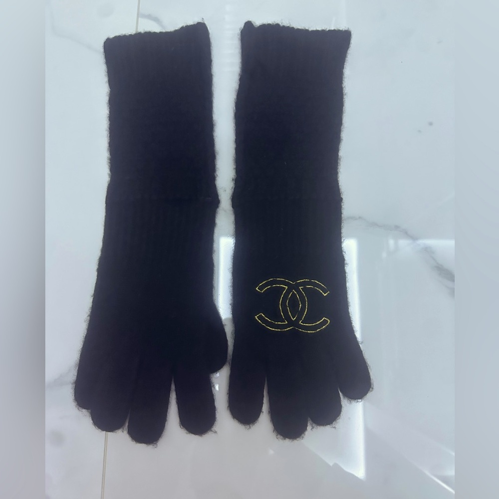 Authentic Chanel cashmere gloves !! One size! NWT - Picture 2 of 9